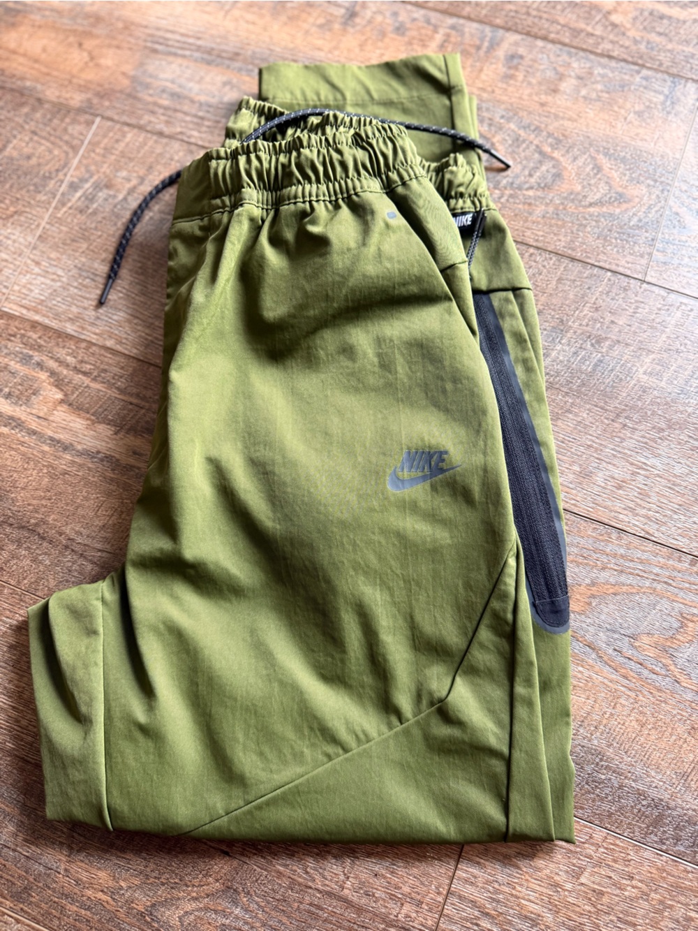 Nike Olive Green Men’s Jogger Pants - Picture 3 of 4
